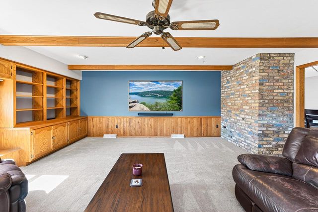 W184N8293 Tours DRIVE, Menomonee Falls, WI 53051