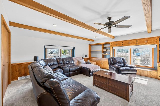 W184N8293 Tours DRIVE, Menomonee Falls, WI 53051