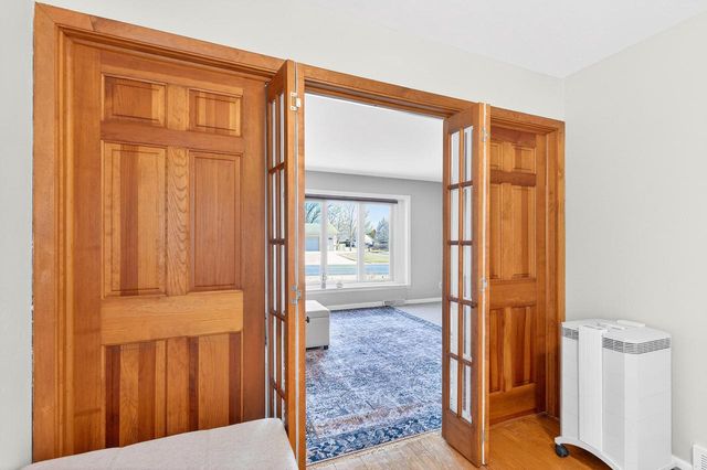 W184N8293 Tours DRIVE, Menomonee Falls, WI 53051