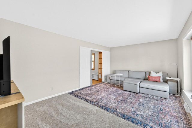 W184N8293 Tours DRIVE, Menomonee Falls, WI 53051