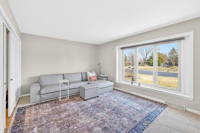 W184N8293 Tours DRIVE, Menomonee Falls, WI 53051