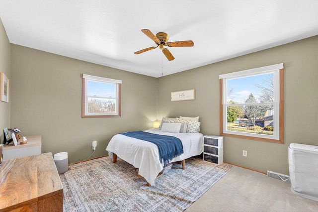 W184N8293 Tours DRIVE, Menomonee Falls, WI 53051