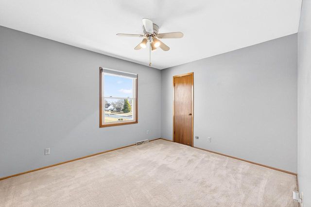 W184N8293 Tours DRIVE, Menomonee Falls, WI 53051