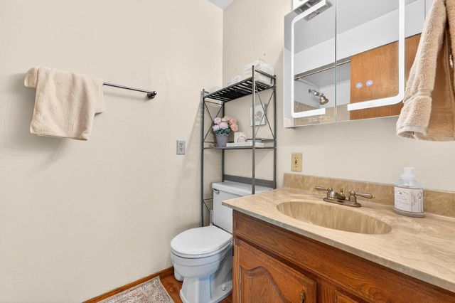 W184N8293 Tours DRIVE, Menomonee Falls, WI 53051