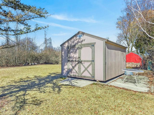 W184N8293 Tours DRIVE, Menomonee Falls, WI 53051