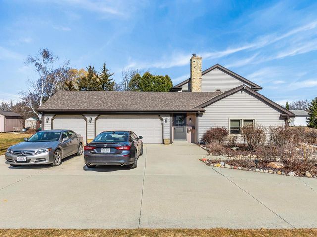 W184N8293 Tours DRIVE, Menomonee Falls, WI 53051