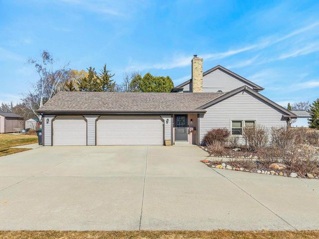 W184N8293 Tours DRIVE, Menomonee Falls, WI 53051