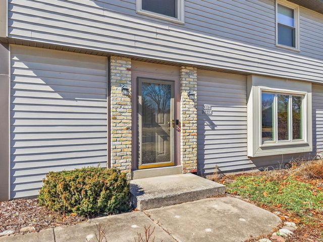 W184N8293 Tours DRIVE, Menomonee Falls, WI 53051