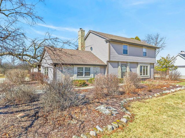 W184N8293 Tours DRIVE, Menomonee Falls, WI 53051