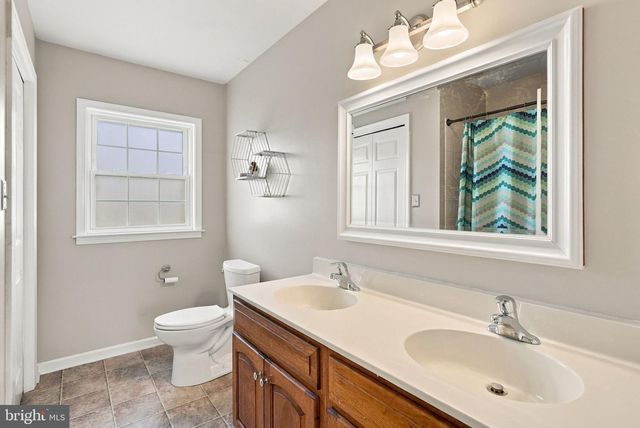 706 CARRIAGE LN, Mechanicsburg, PA 17050
