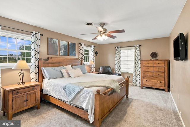 706 CARRIAGE LN, Mechanicsburg, PA 17050
