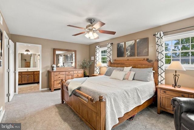 706 CARRIAGE LN, Mechanicsburg, PA 17050