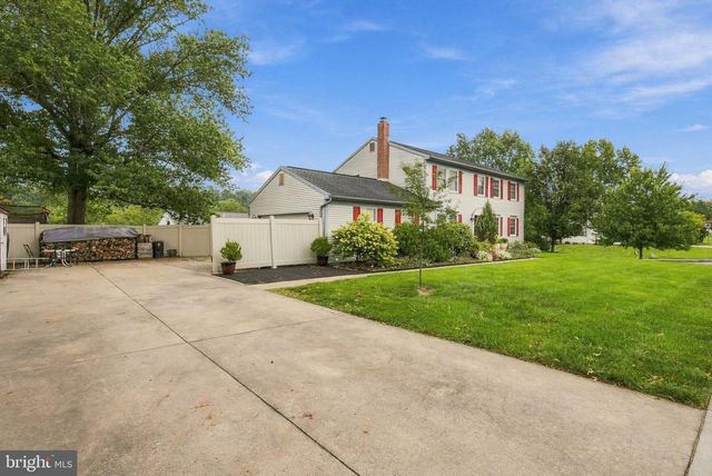 706 CARRIAGE LN, Mechanicsburg, PA 17050