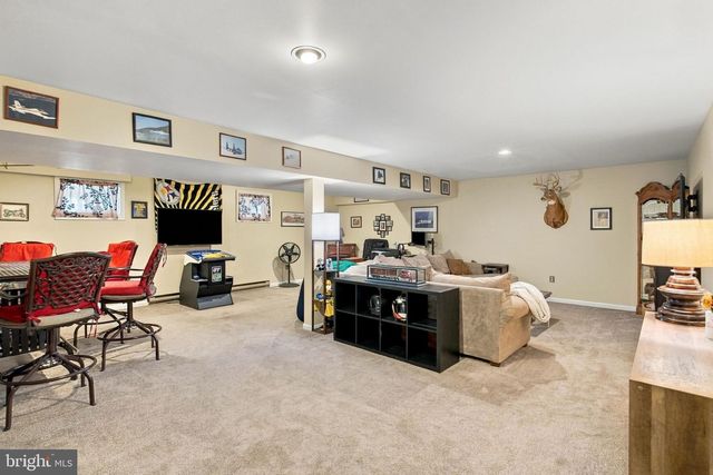 706 CARRIAGE LN, Mechanicsburg, PA 17050