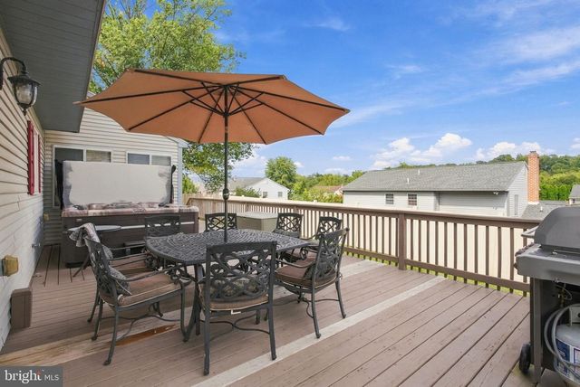706 CARRIAGE LN, Mechanicsburg, PA 17050