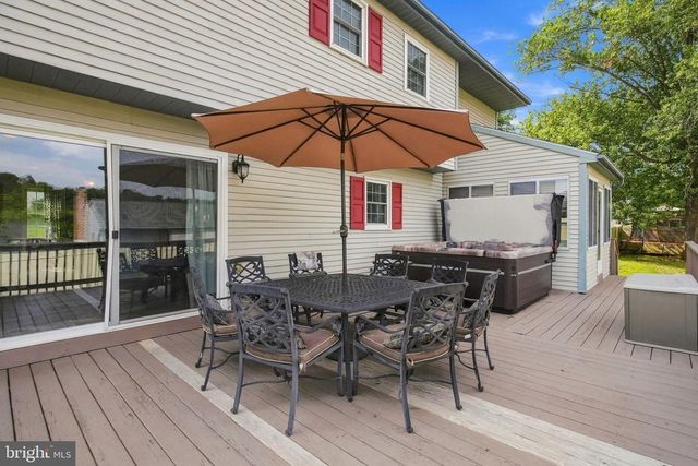 706 CARRIAGE LN, Mechanicsburg, PA 17050