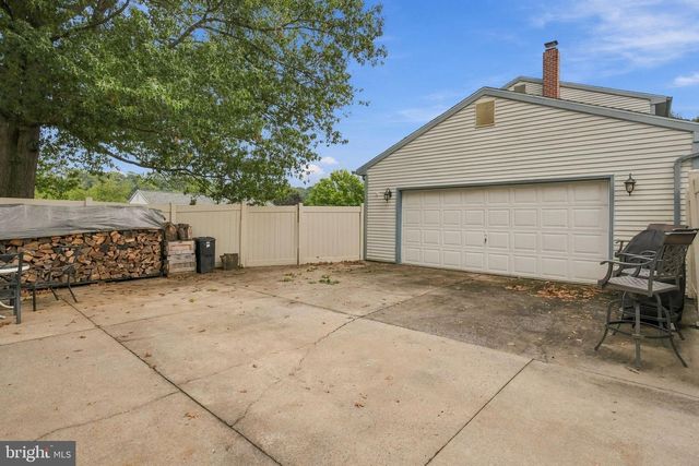 706 CARRIAGE LN, Mechanicsburg, PA 17050