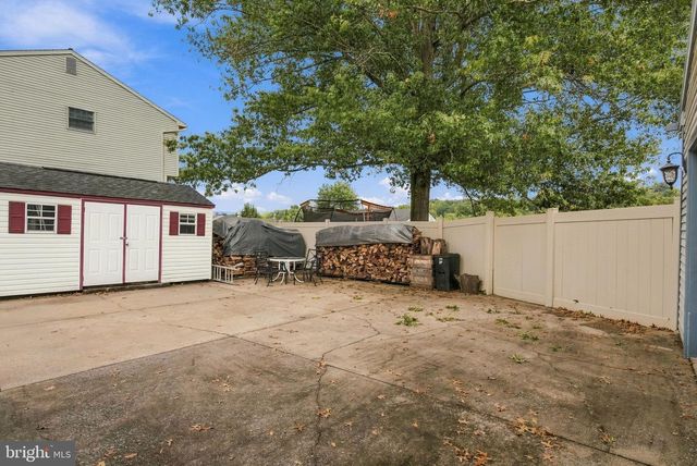 706 CARRIAGE LN, Mechanicsburg, PA 17050