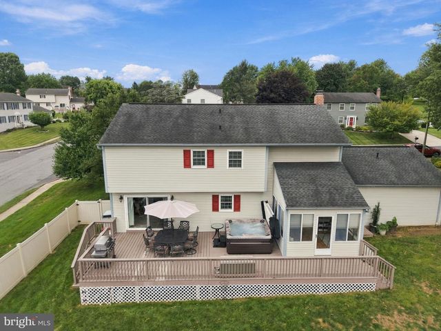 706 CARRIAGE LN, Mechanicsburg, PA 17050