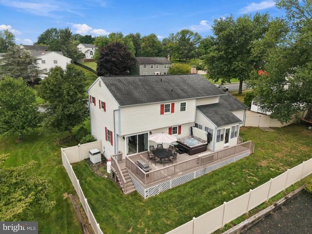 706 CARRIAGE LN, Mechanicsburg, PA 17050