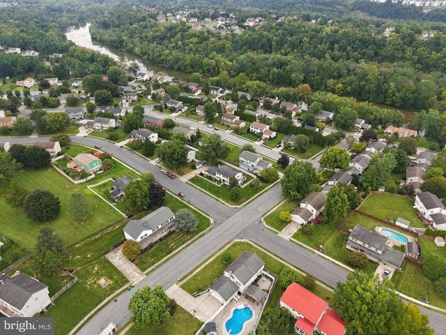 706 CARRIAGE LN, Mechanicsburg, PA 17050