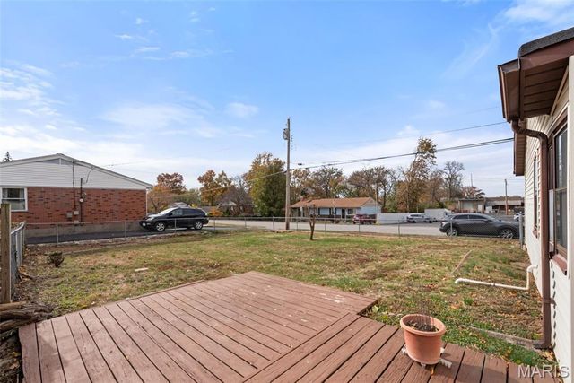 10416 Lackland Road, Overland, MO 63114