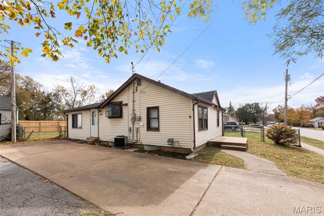 10416 Lackland Road, Overland, MO 63114