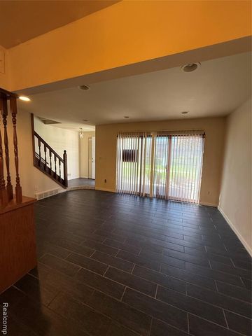 8251 Kennedy Circle 3, Warren, MI 48093