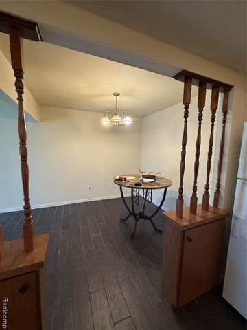 8251 Kennedy Circle 3, Warren, MI 48093