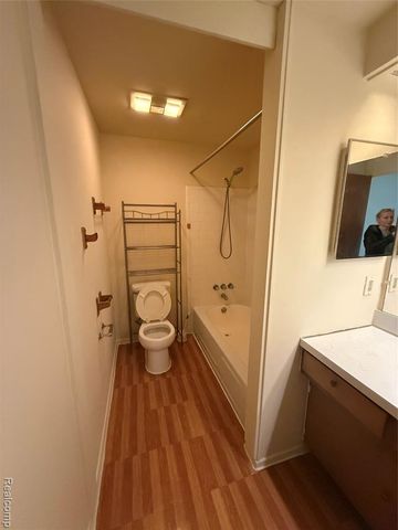 8251 Kennedy Circle 3, Warren, MI 48093