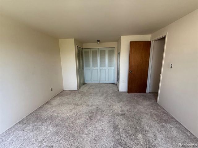 8251 Kennedy Circle 3, Warren, MI 48093