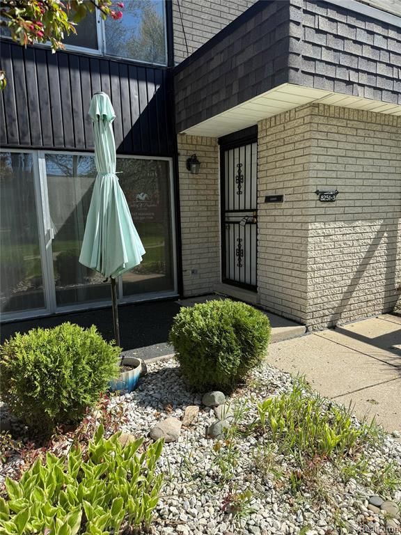 8251 Kennedy Circle 3, Warren, MI 48093