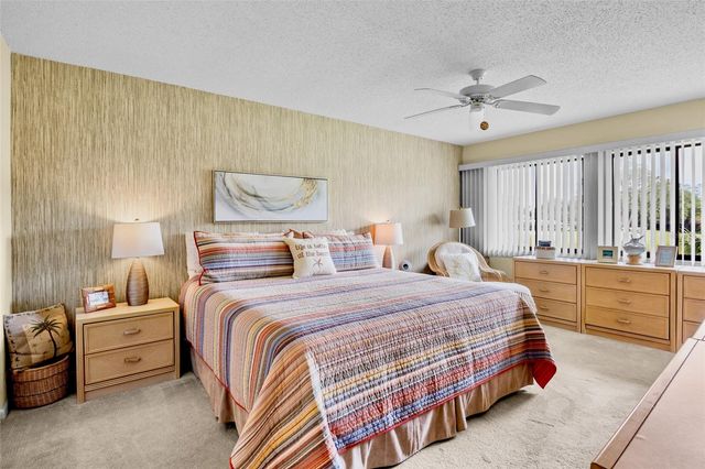 4582 LONGWATER 62, Sarasota, FL 34235