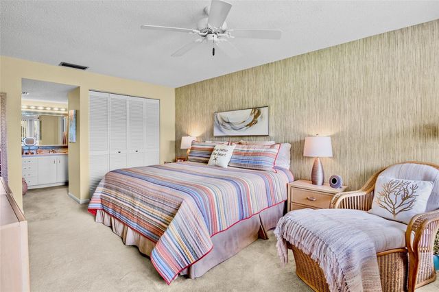 4582 LONGWATER 62, Sarasota, FL 34235