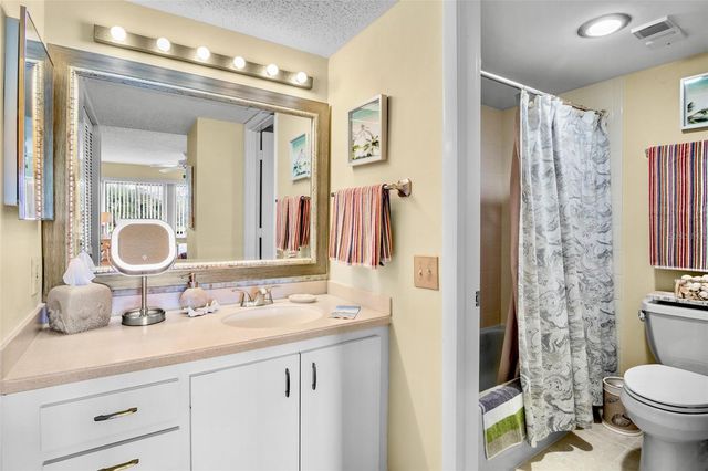 4582 LONGWATER 62, Sarasota, FL 34235