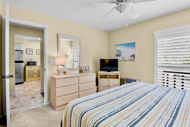 4582 LONGWATER 62, Sarasota, FL 34235