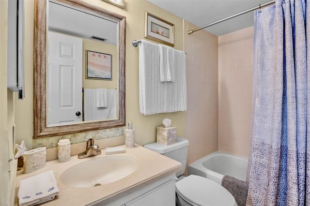 4582 LONGWATER 62, Sarasota, FL 34235