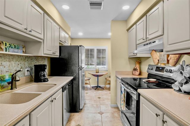 4582 LONGWATER 62, Sarasota, FL 34235