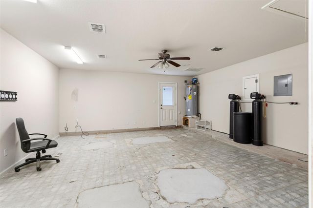 1156 Woodlands DR, Kyle, TX 78640