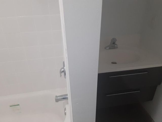 799 NE 34th Court, Oakland Park, FL 33334