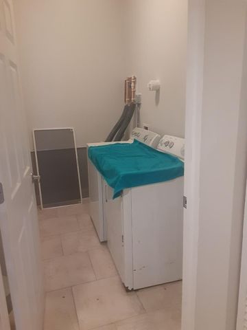 799 NE 34th Court, Oakland Park, FL 33334