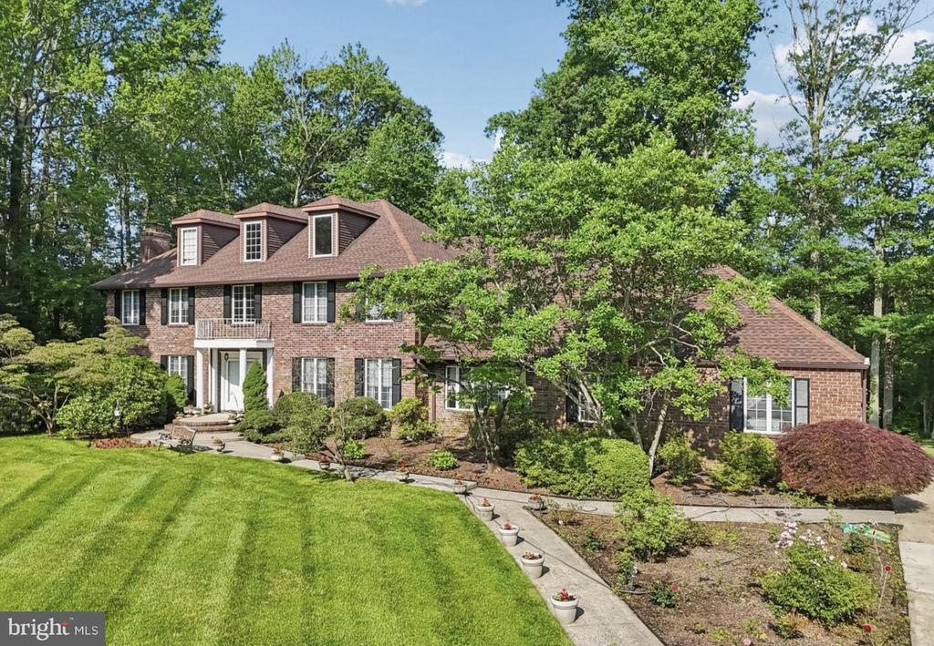 7 HIDDEN SPRINGS LN, East Windsor, NJ 08520