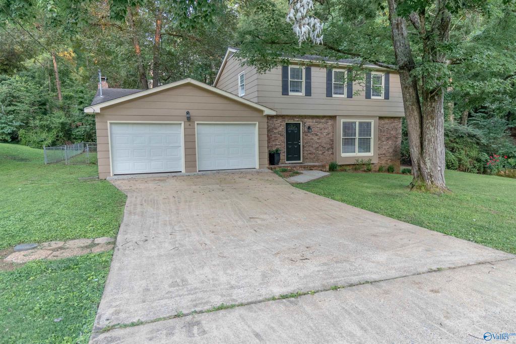 2211 Hickory Hill Drive, Guntersville, AL 35976