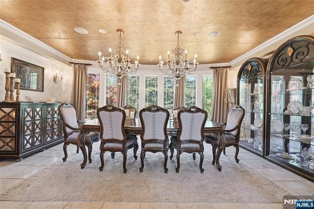 305 Blauvelt Court, Paramus, NJ 07652