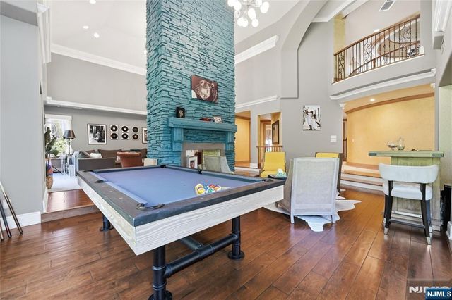305 Blauvelt Court, Paramus, NJ 07652