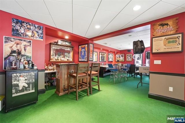 305 Blauvelt Court, Paramus, NJ 07652