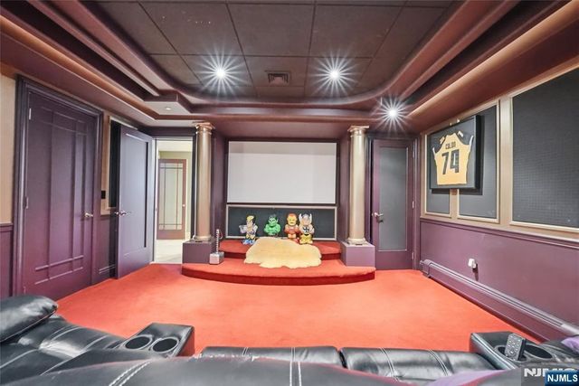 305 Blauvelt Court, Paramus, NJ 07652