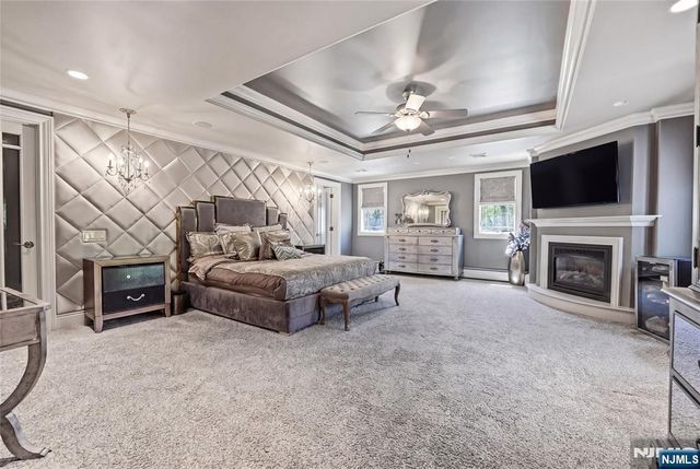 305 Blauvelt Court, Paramus, NJ 07652