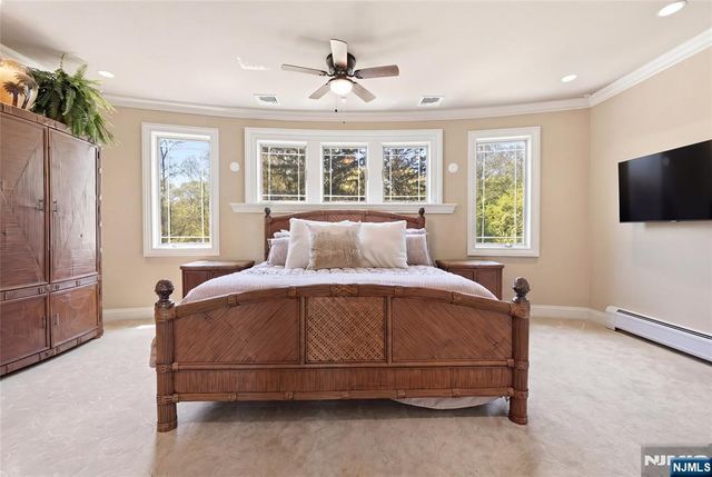 305 Blauvelt Court, Paramus, NJ 07652