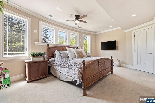 305 Blauvelt Court, Paramus, NJ 07652